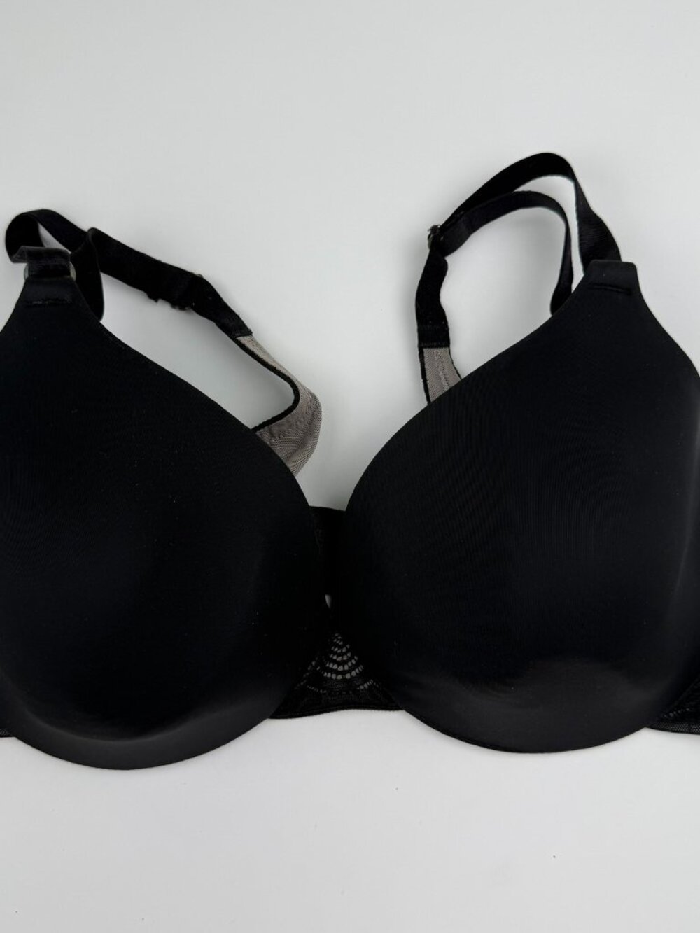 Maidenform Women's Black Contour Underwire Bra Size 38D Lace Back lint